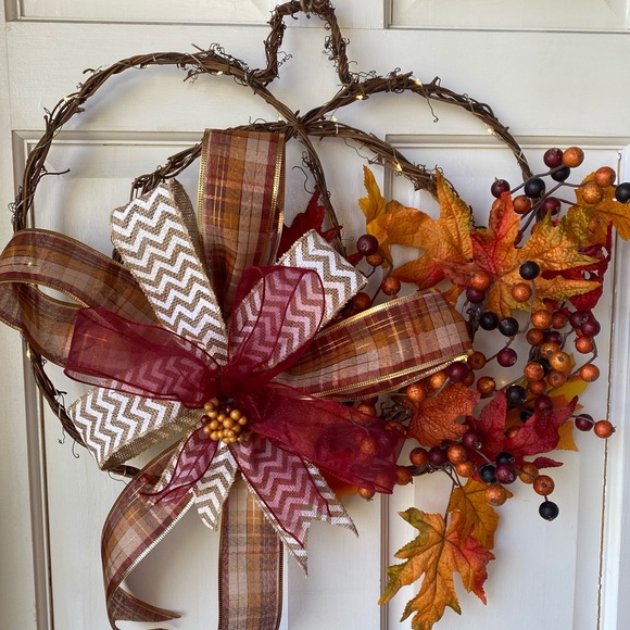 Handmade Pumpkin Grapevine Fall Wreath w/ Lights - Picture 3 of 4